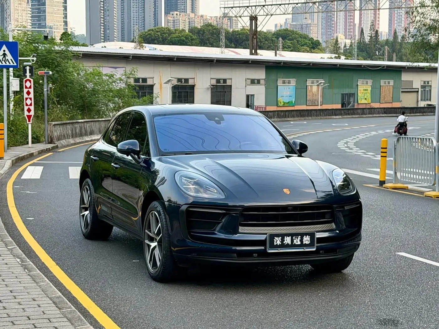 Porsche Macan 2023 — Фото 3/16