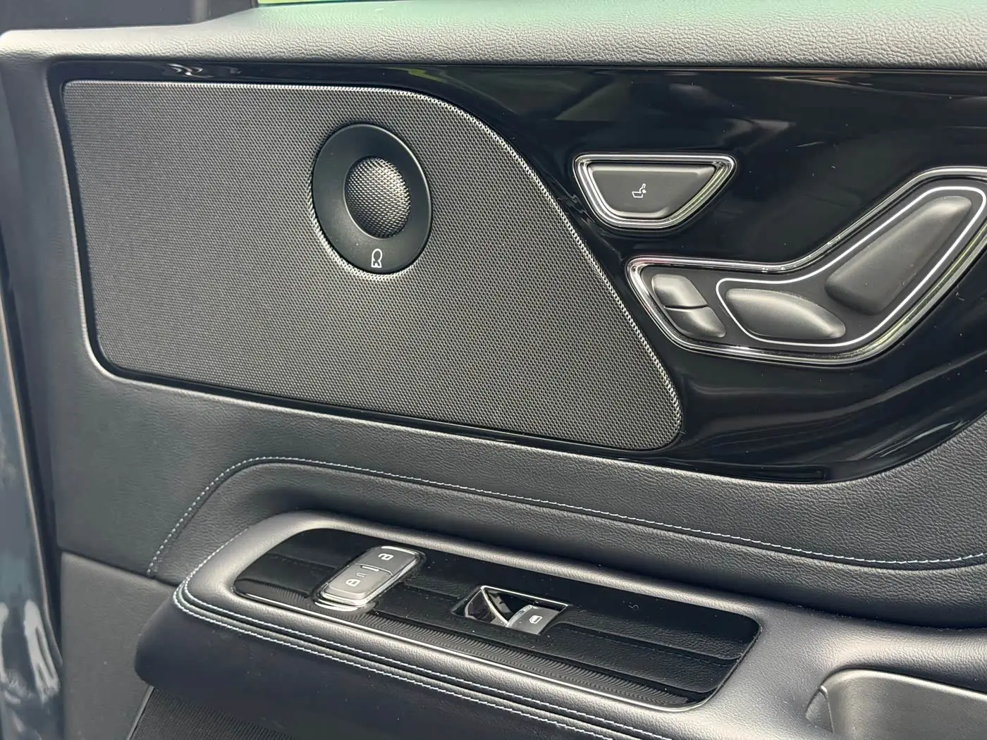 Lincoln Aviator 2023 — Фото 18/18
