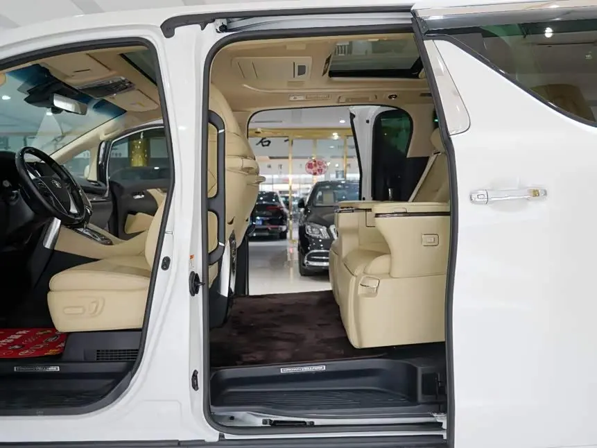 Toyota Vellfire 2023 — Photo 6/20