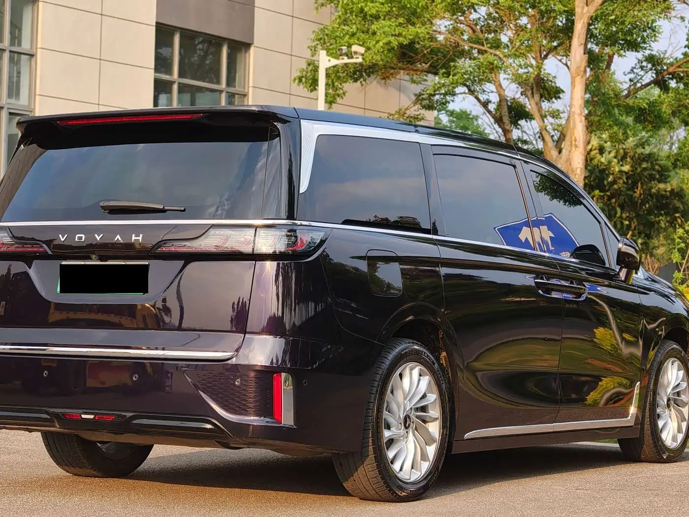 Voyah Auto Voyah Dreamer 2022 — Photo 6/20