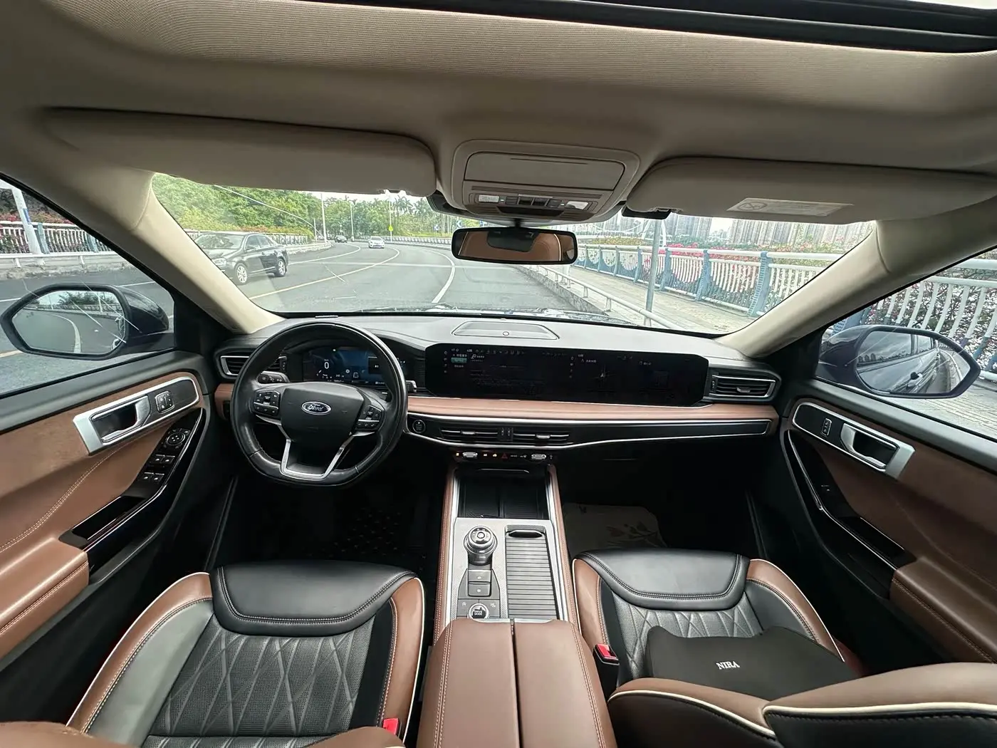 Ford Explorer 2022 — Photo 9/15