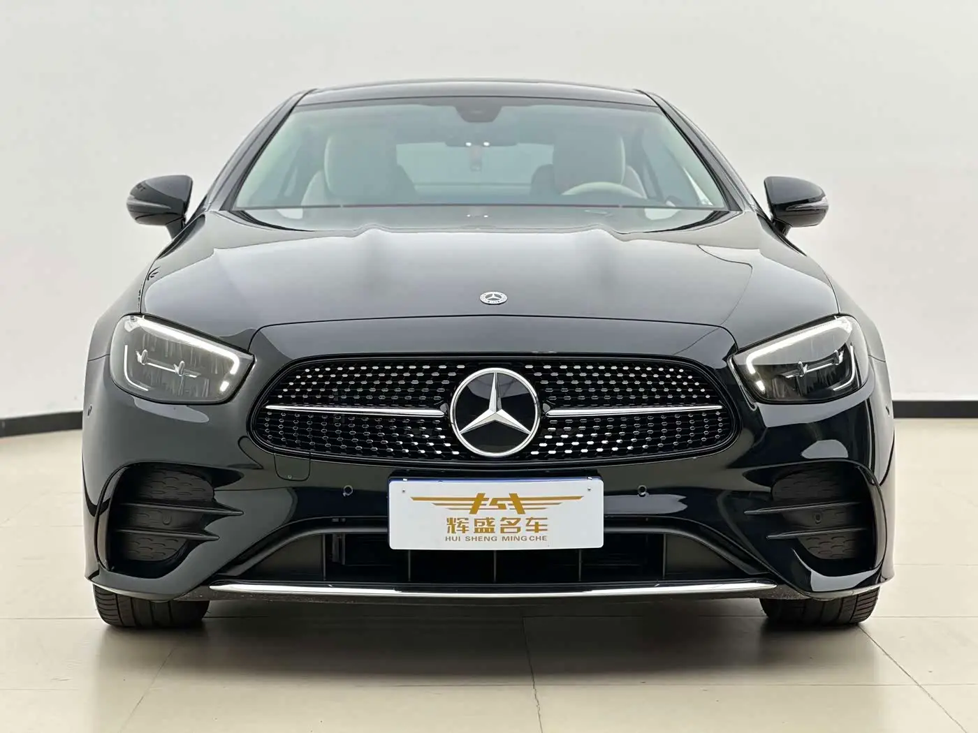 Mercedes-Benz E-Class 2023 — Photo 2/9