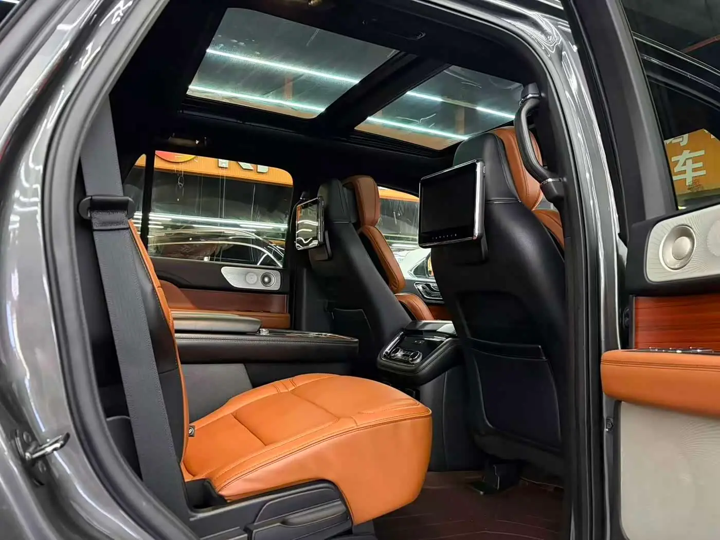 Lincoln Navigator 2018 — Şəkil 13/16