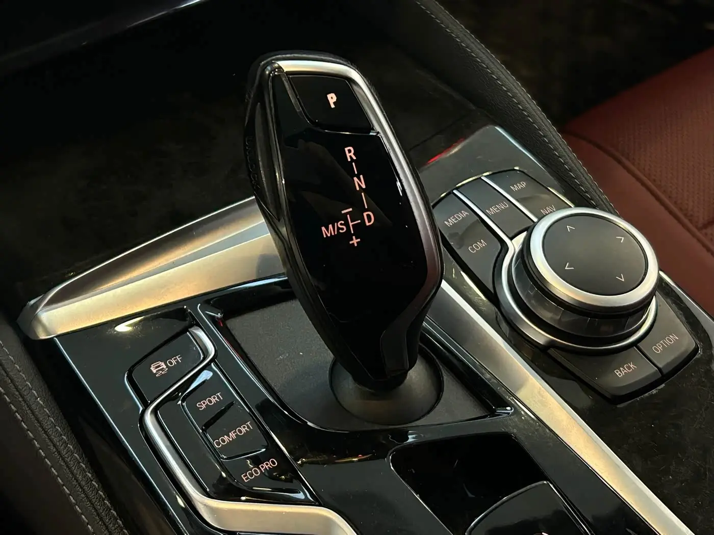 BMW 5 Series 2022 — Photo 15/16