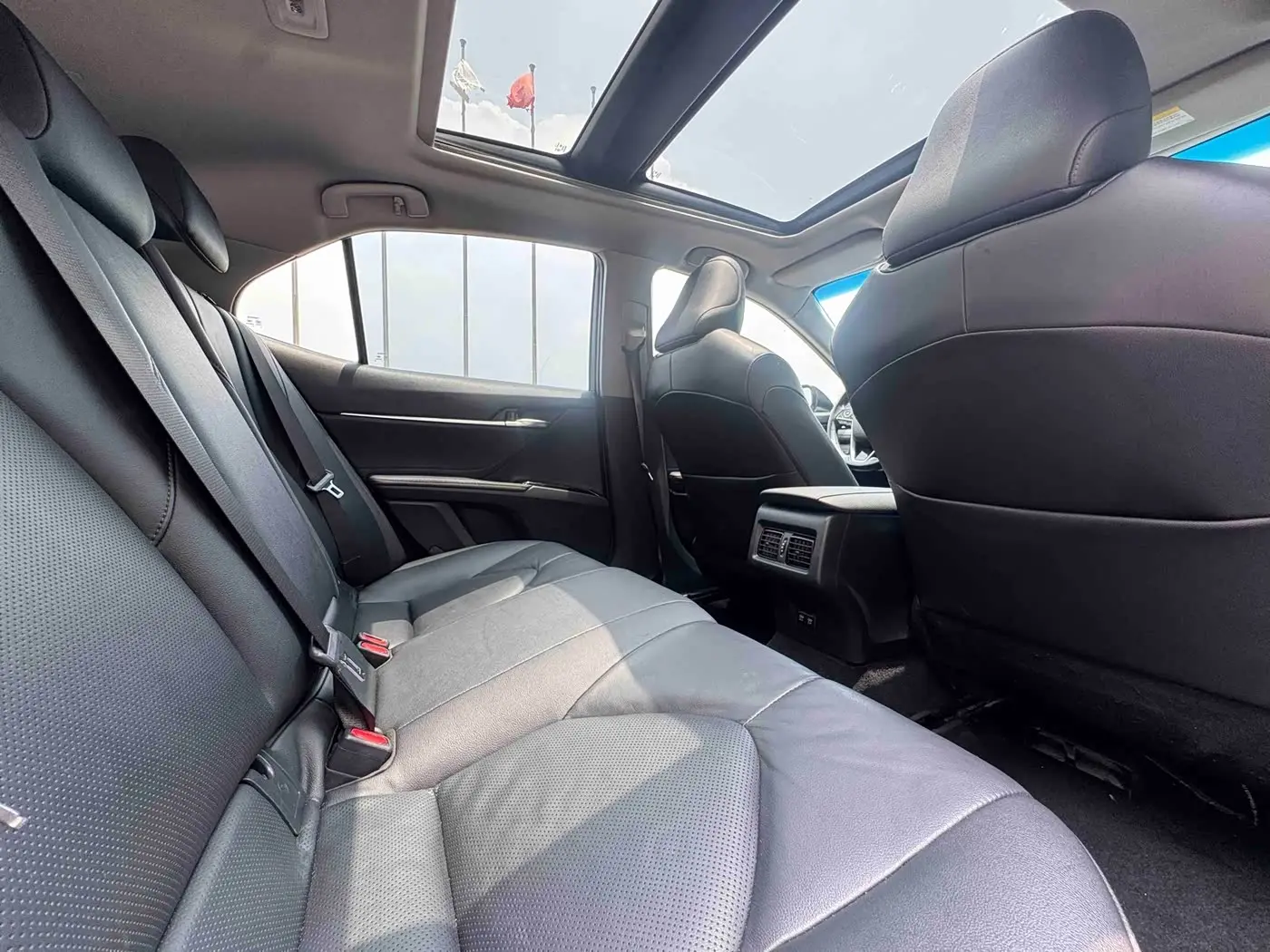 Toyota Camry 2019 — Photo 7/15