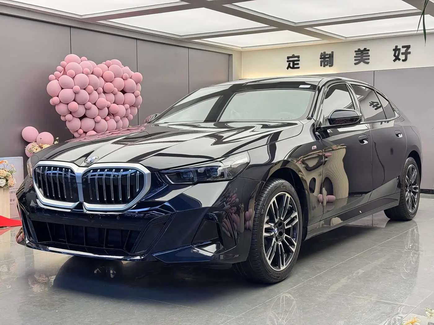 BMW 5 Series 2025 — Фото 1/15