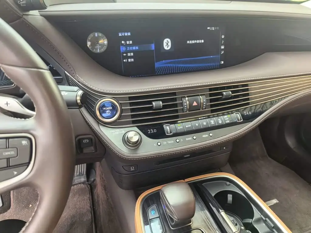 Lexus LS 2020 — Photo 9/20