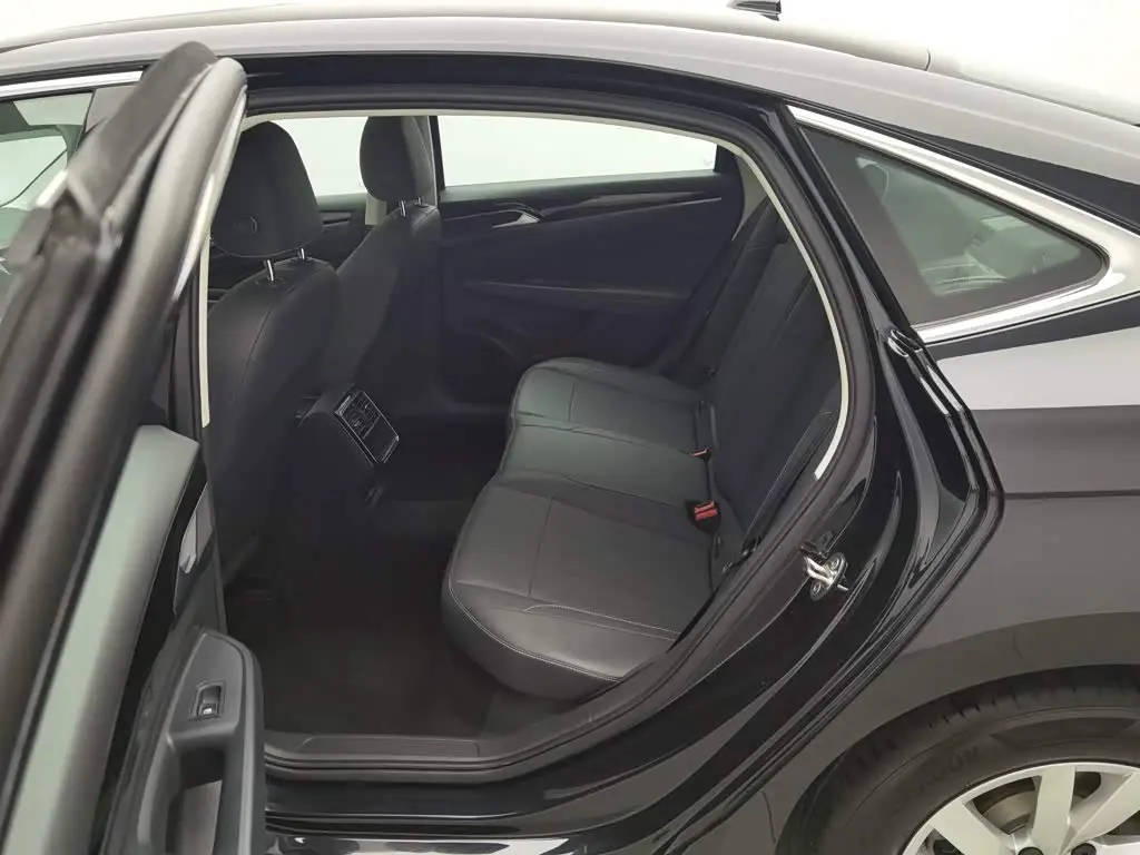 Volkswagen Passat 2025 — Photo 15/20