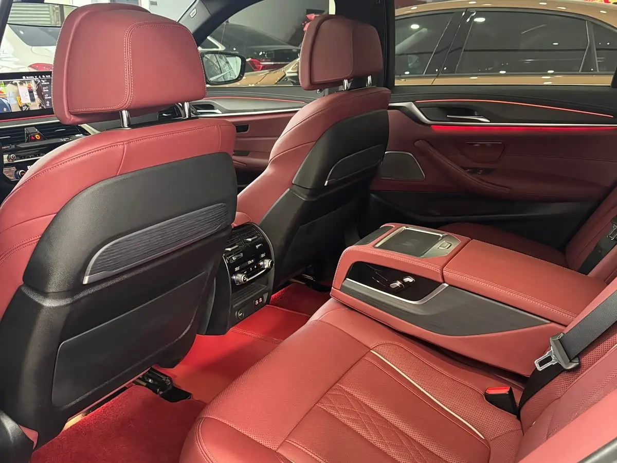 BMW 5 Series 2023 — Photo 9/12