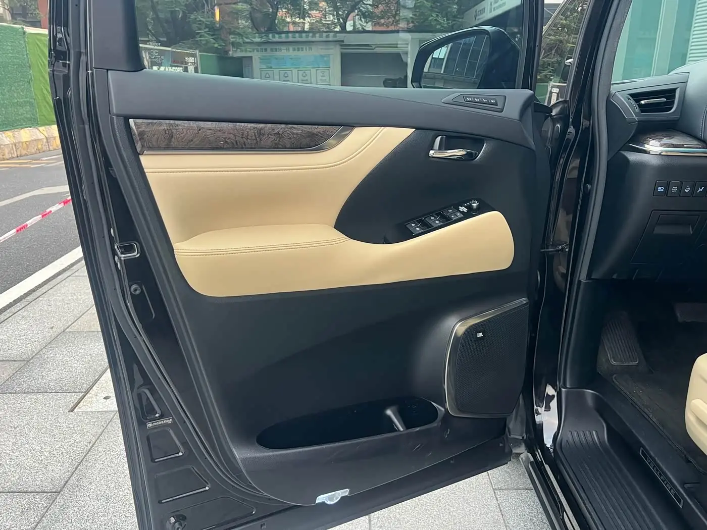 Toyota Vellfire 2020 — Photo 12/18