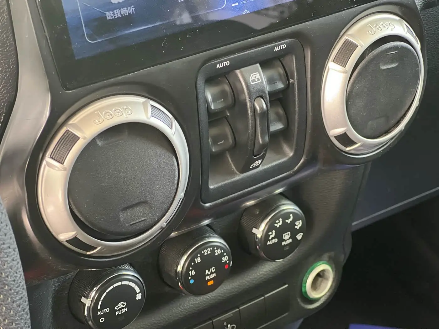 Jeep Wrangler 2016 — Фото 8/15