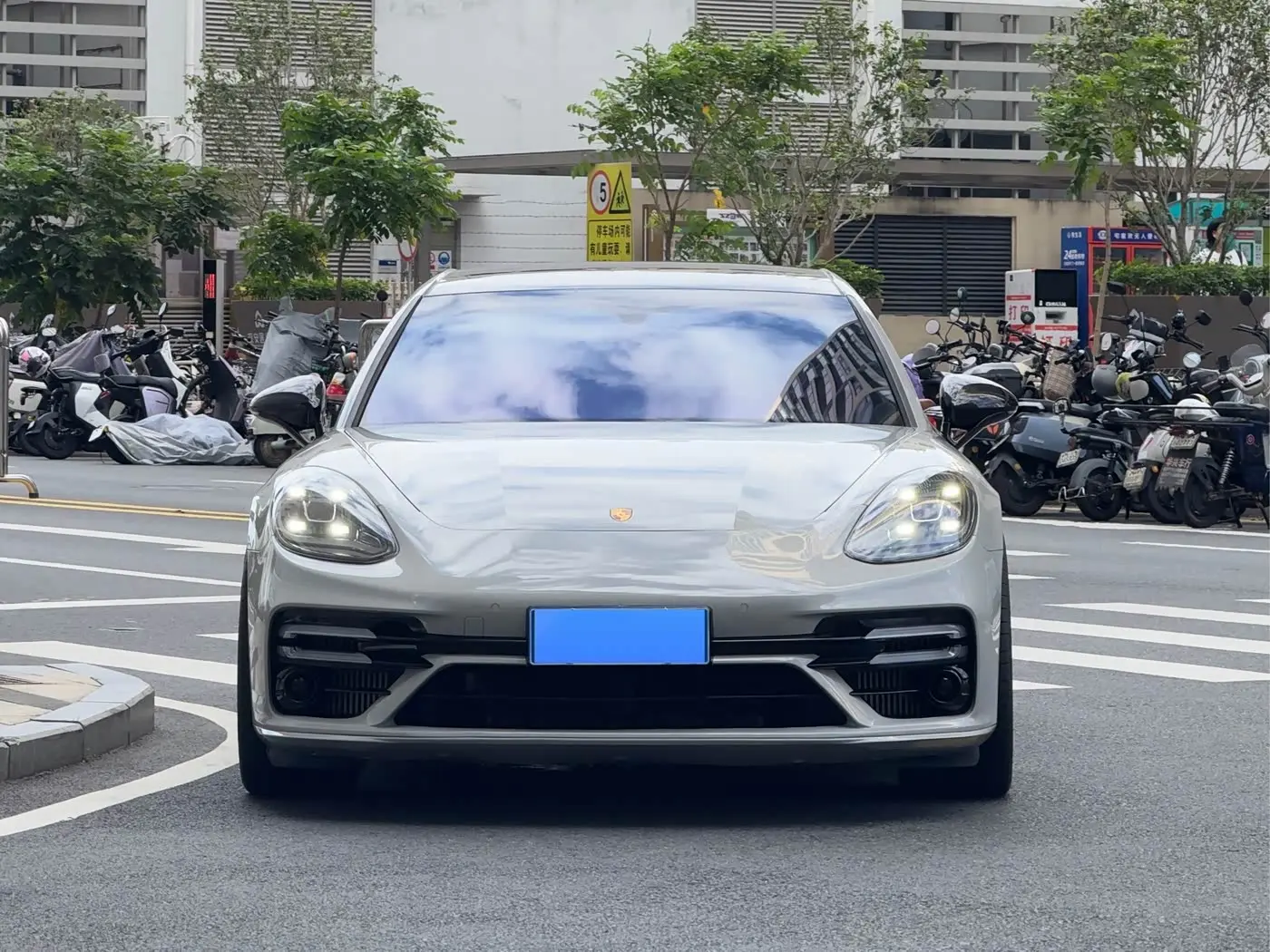 Porsche Panamera 2021 — Фото 2/20