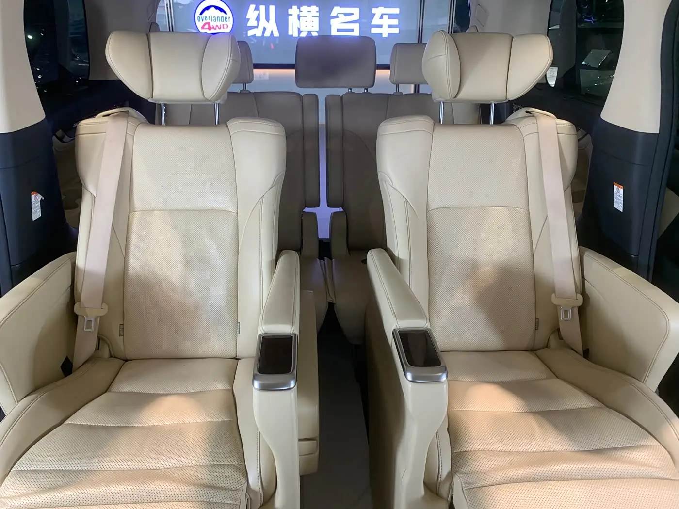 Toyota Alphard 2018 — Photo 14/20