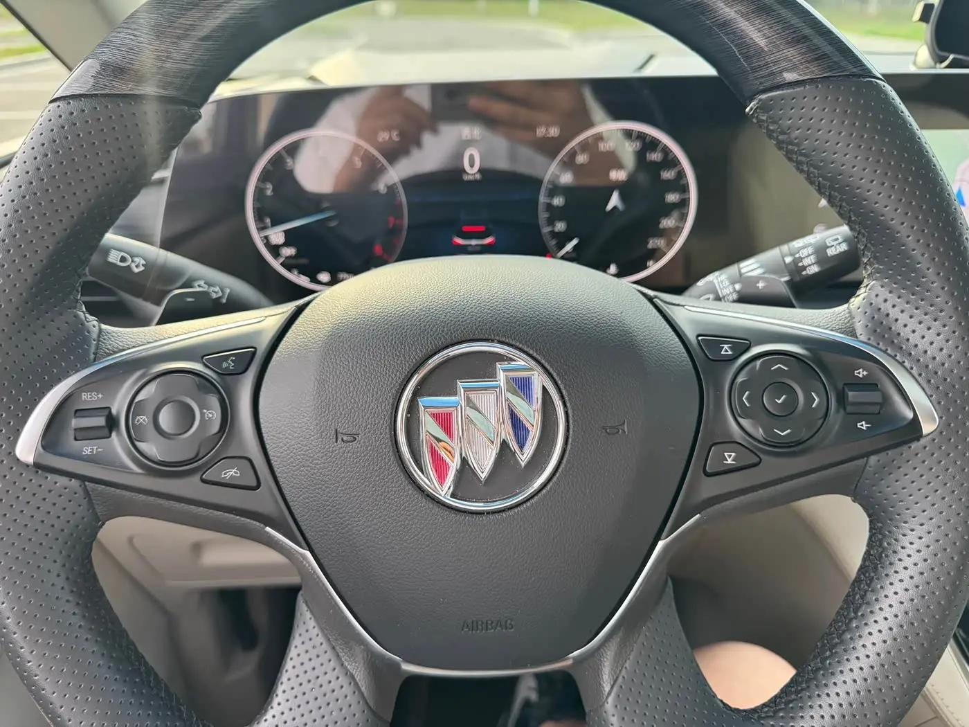Buick GL8 2023 — Photo 14/17