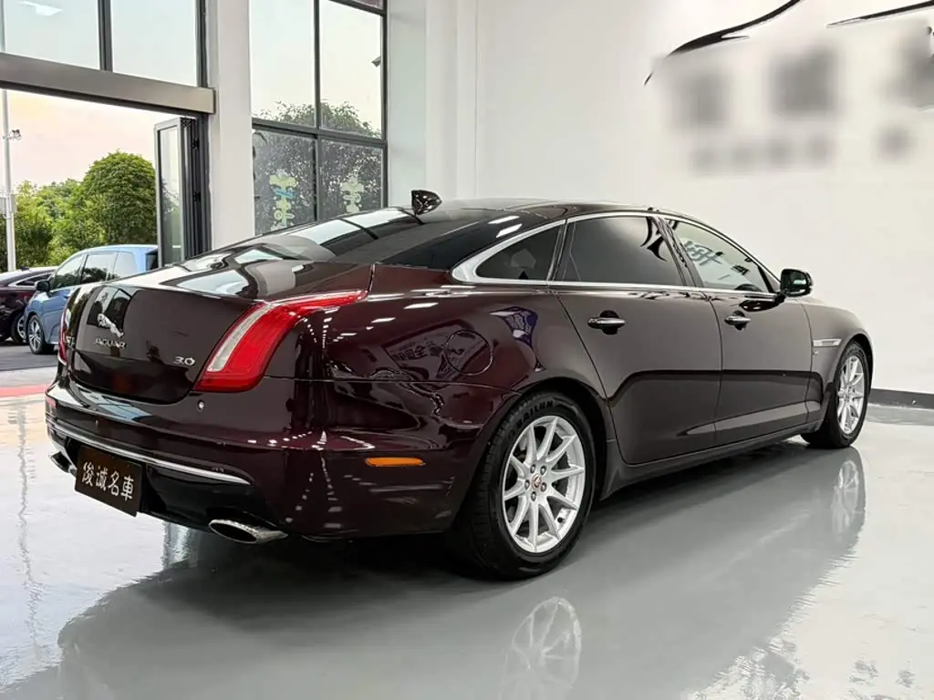 Jaguar XJ 2017 — Photo 14/20