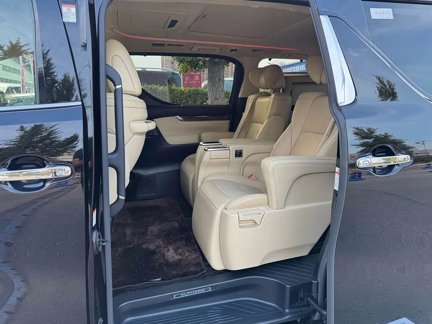 Toyota Alphard 2021 — Photo 8/14