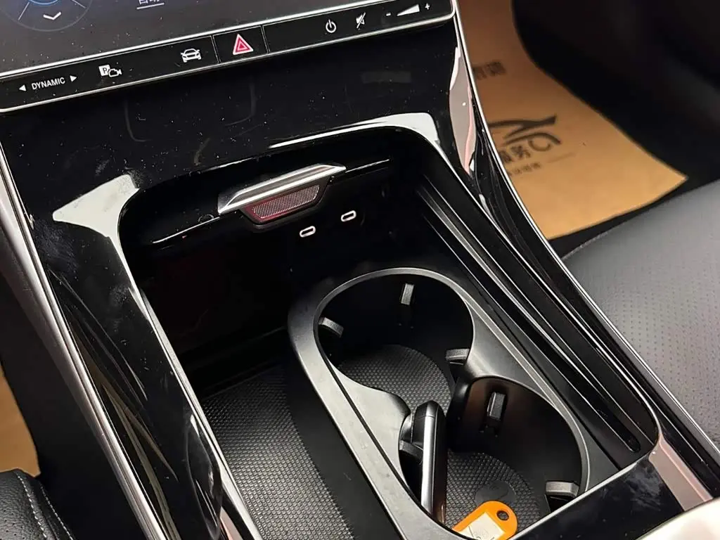 Mercedes-Benz C-Class 2024 — Photo 17/20