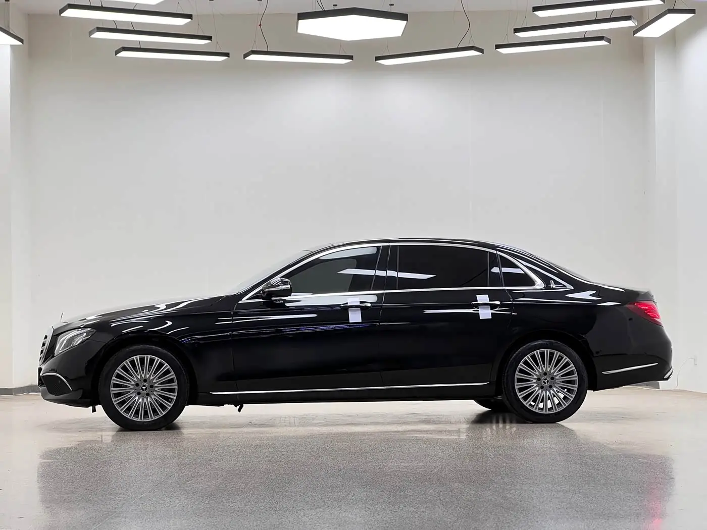 Mercedes-Benz E-Class 2020 — Фото 10/20