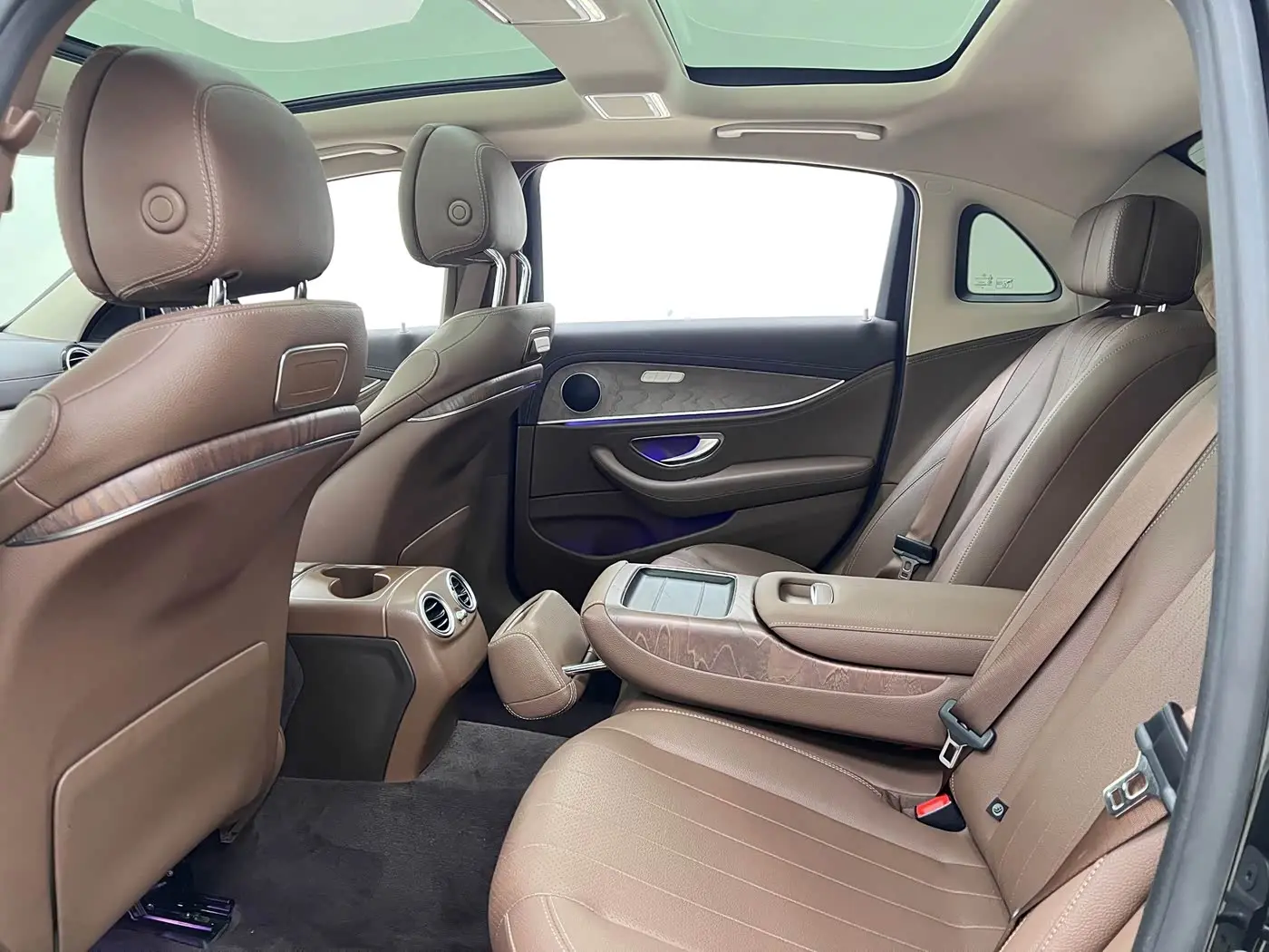 Mercedes-Benz E-Class 2020 — Фото 18/20