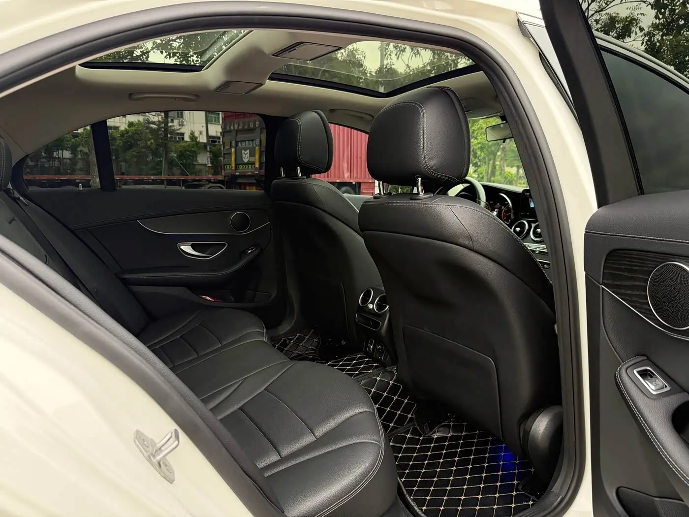 Mercedes-Benz C-Class 2021 — Photo 12/12