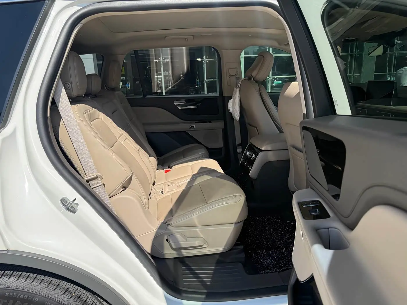 Lincoln Aviator 2020 — Photo 14/15