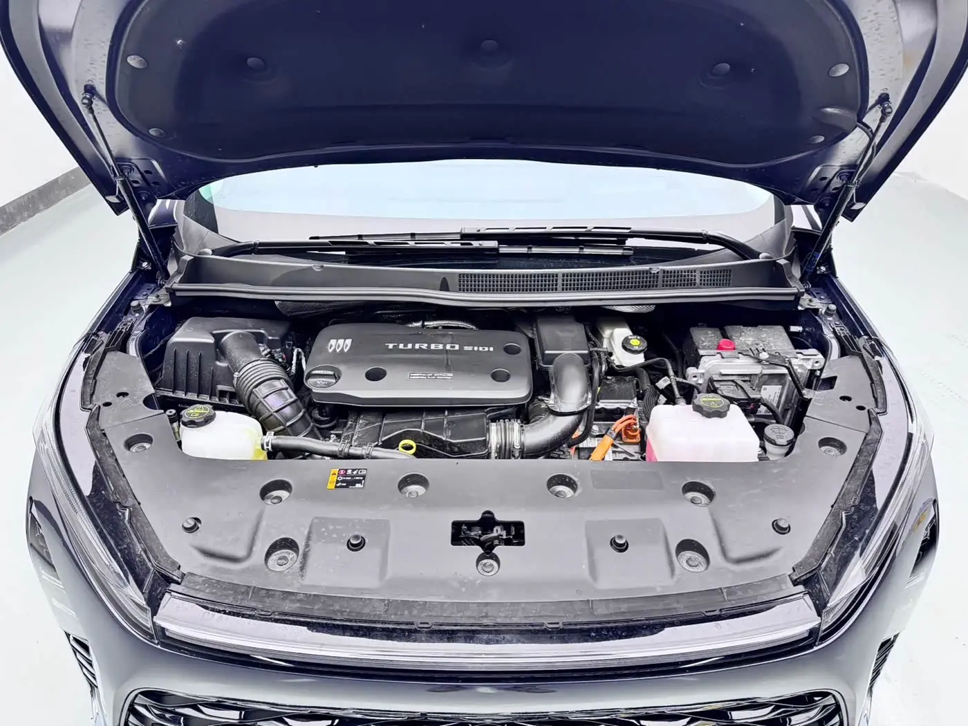 Buick GL8 New Energy 2025 — Фото 10/20