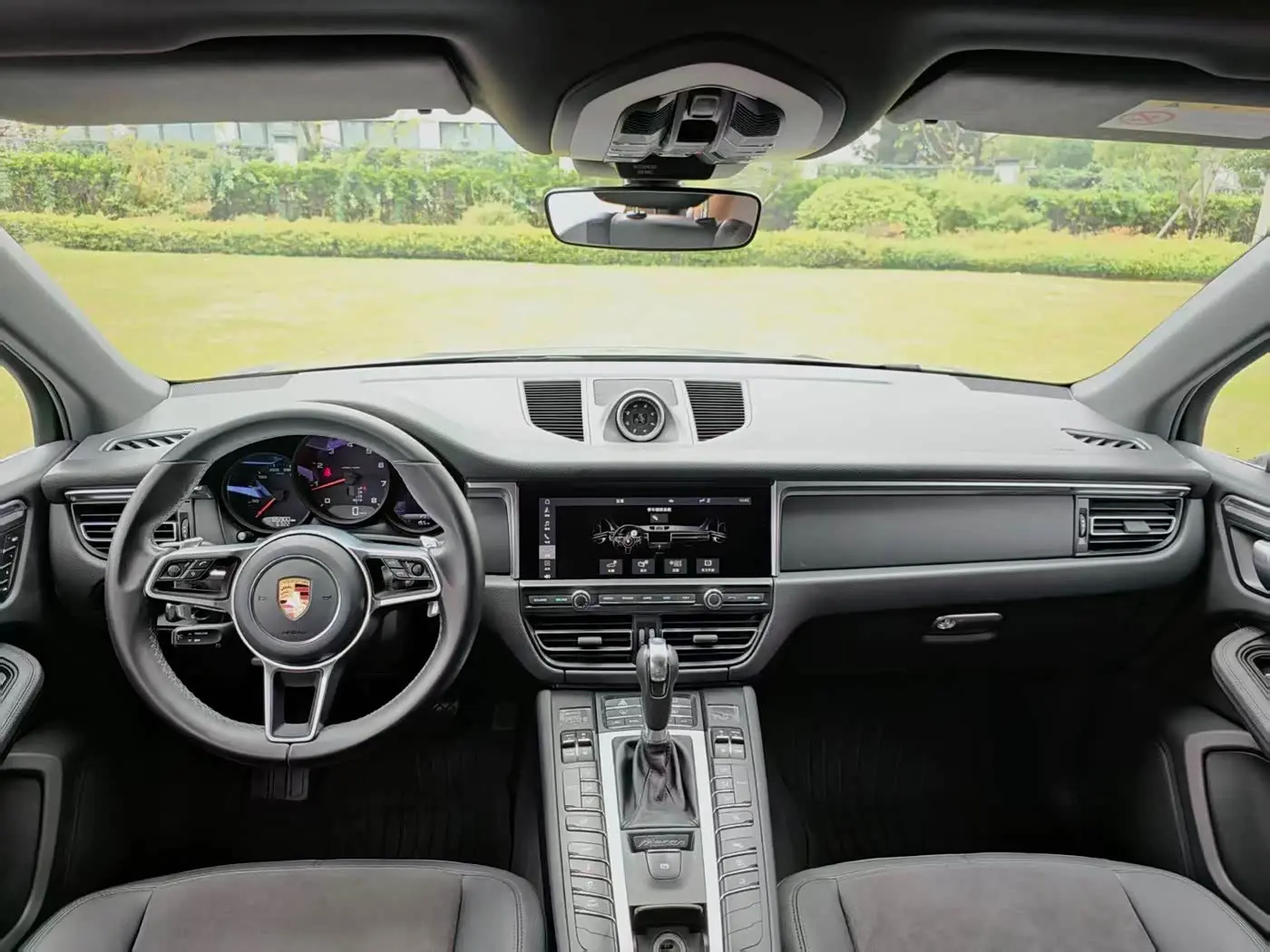 Porsche Macan 2020 — Photo 8/15