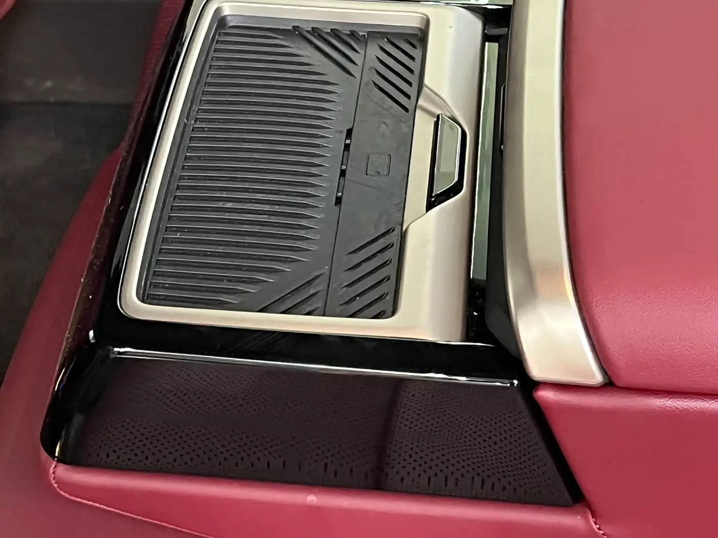 BMW 5 Series 2025 — Photo 12/20