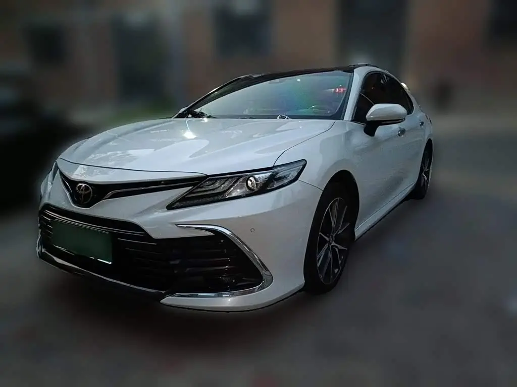 Toyota Camry 2021 — Photo 1/20