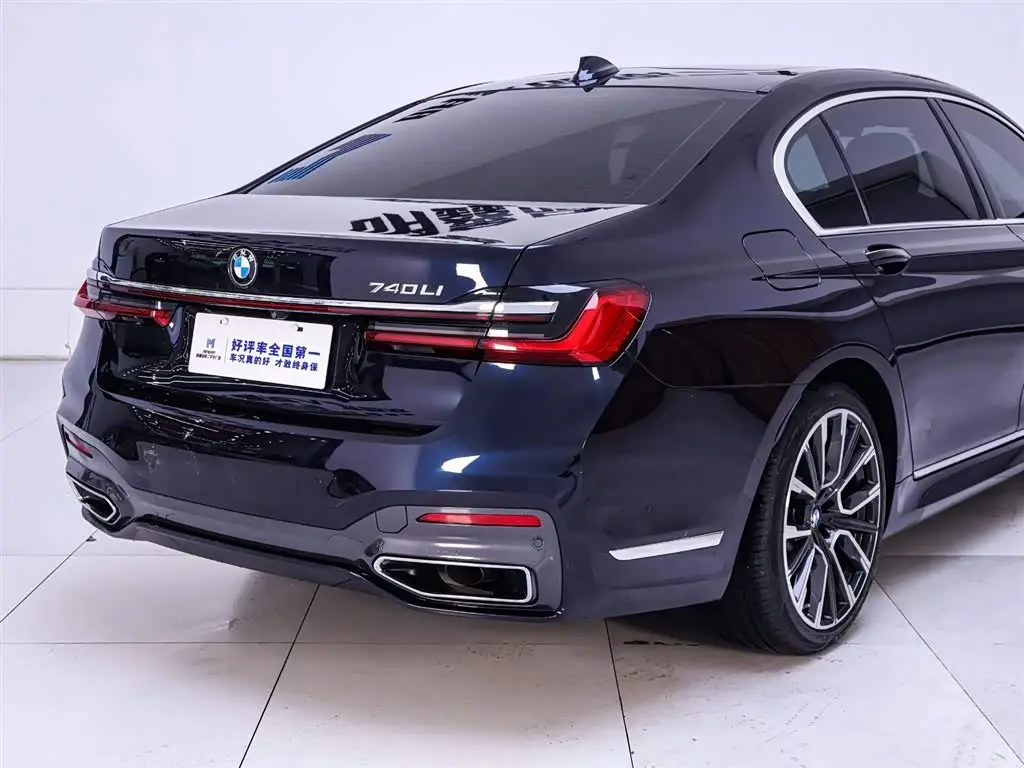 BMW 7 Series 2021 — Photo 8/20