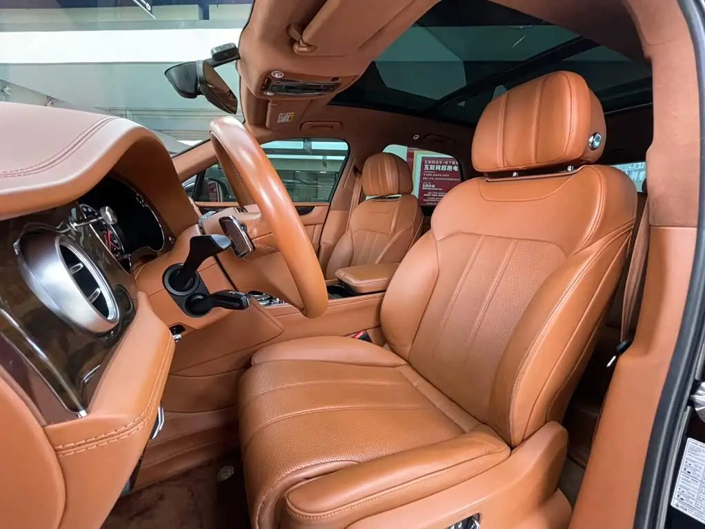 Bentley Bentayga 2020 — Фото 15/15