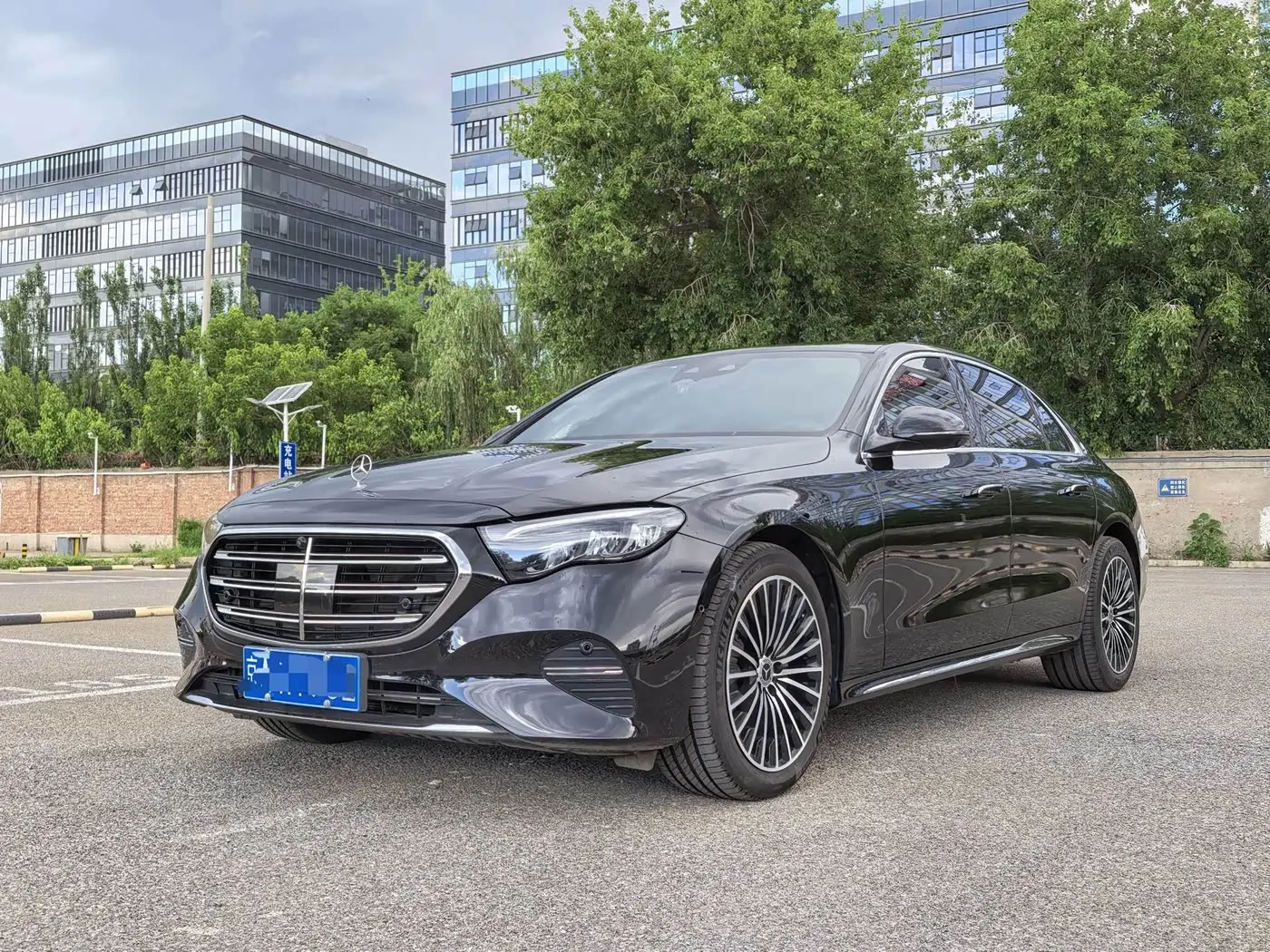 Mercedes-Benz E-Class 2024 — Фото 1/19
