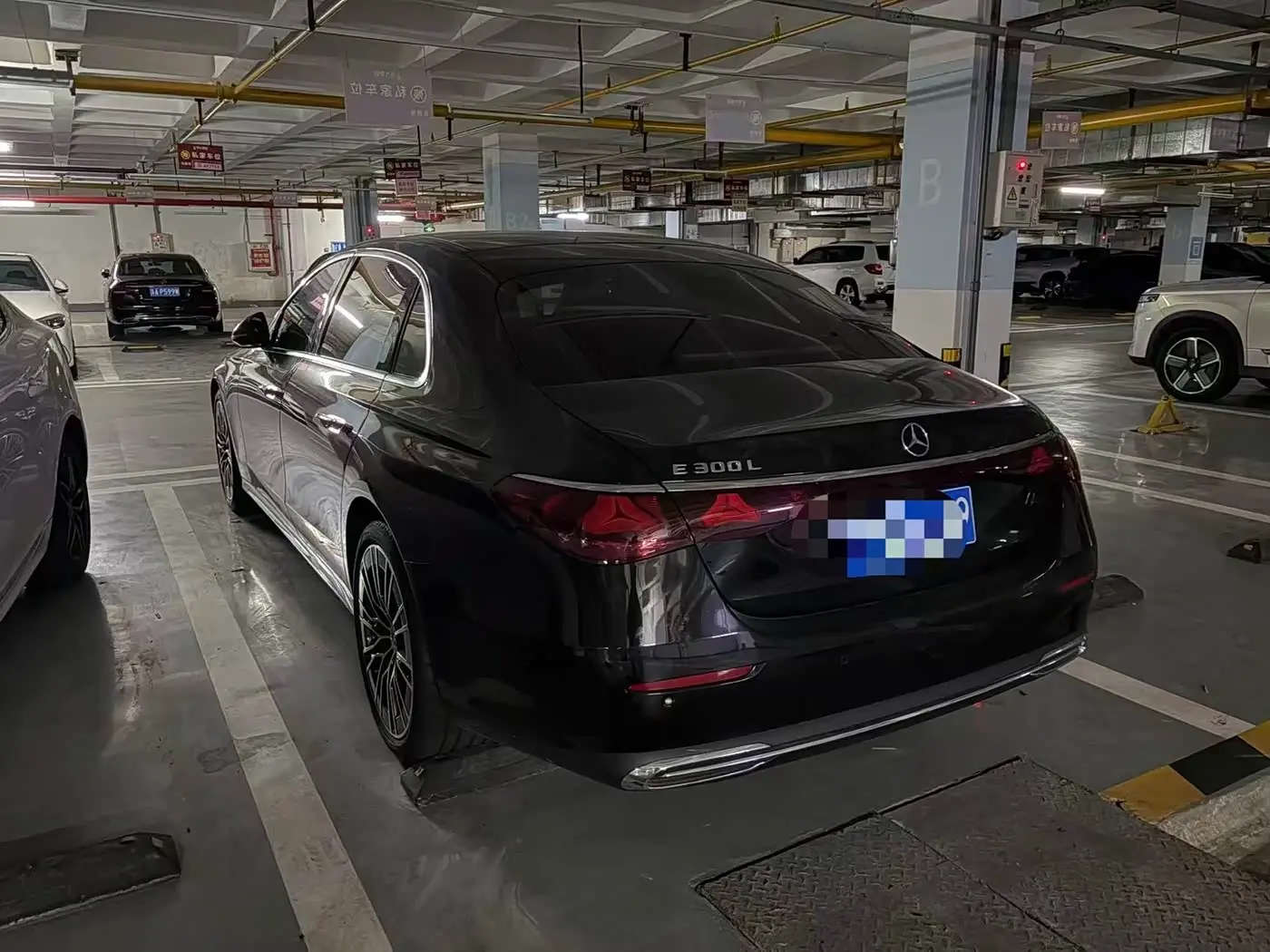 Mercedes-Benz E-Class 2024 — Photo 3/4