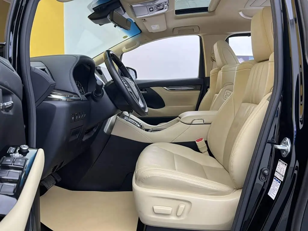 Toyota Vellfire 2022 — Photo 19/20