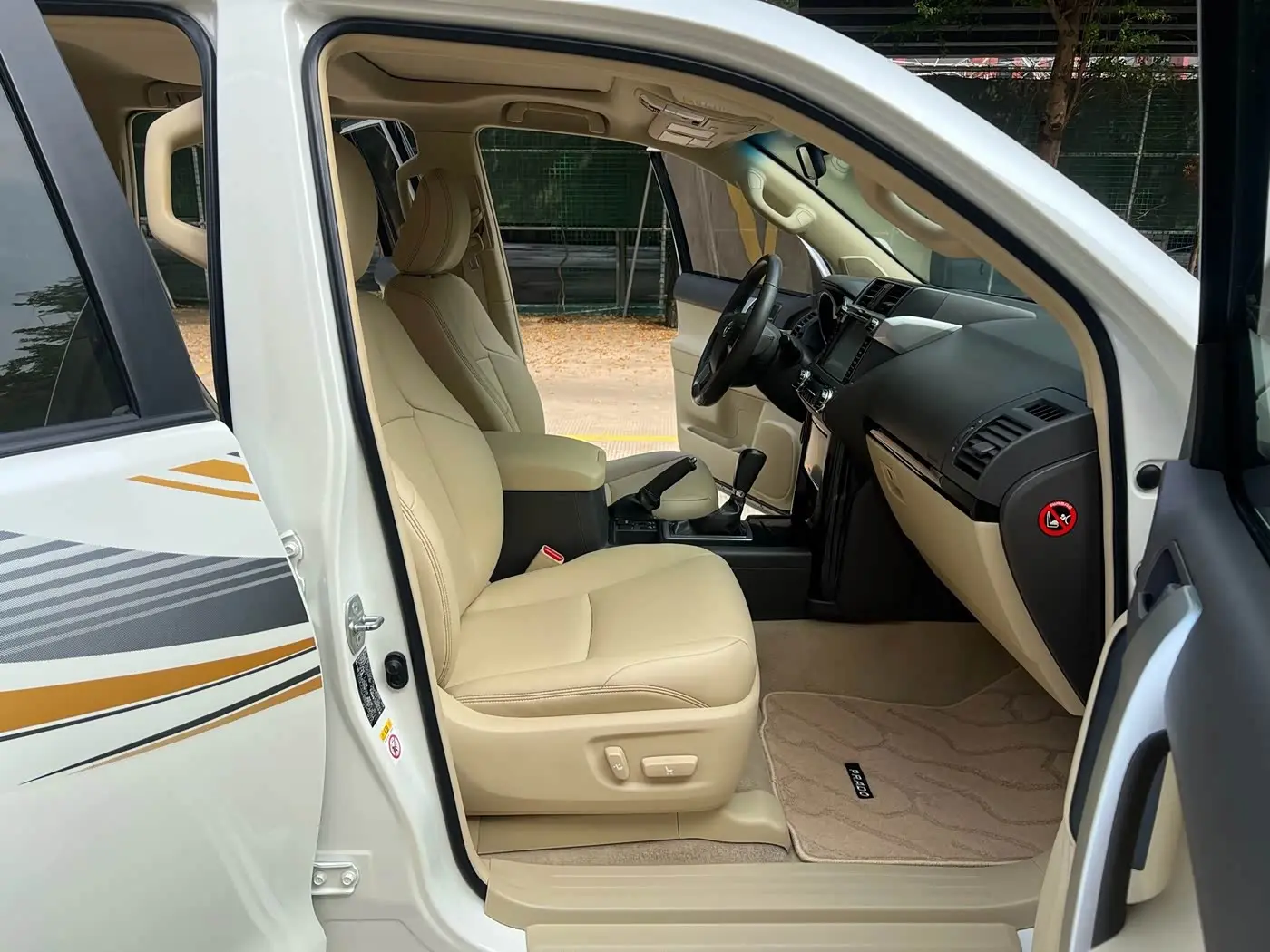 Toyota Prado 2014 — Photo 8/18