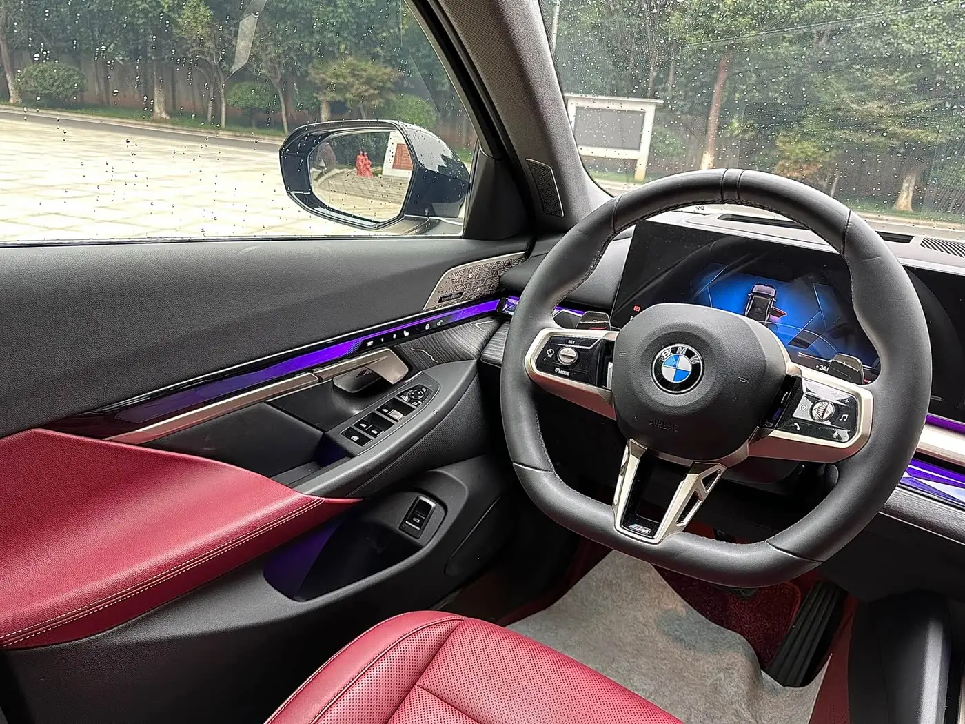 BMW 5 Series 2025 — Фото 12/14