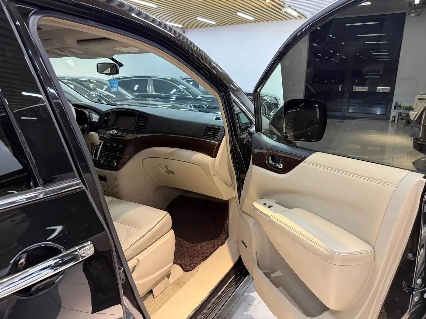 Nissan Quest 2016 — Фото 18/20