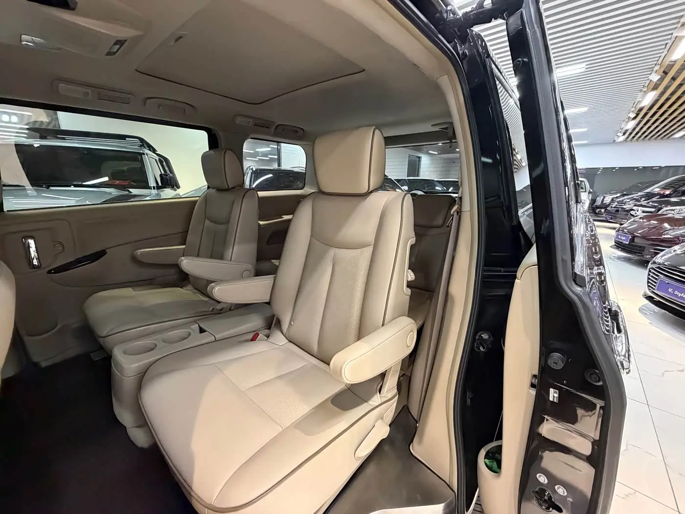 Nissan Quest 2016 — Фото 13/20