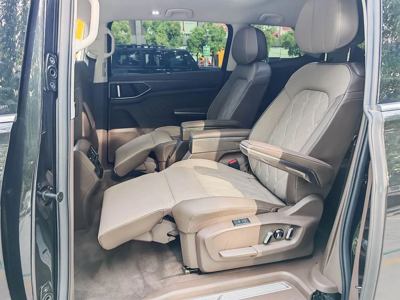 Volkswagen Viloran 2025 — Photo 6/20