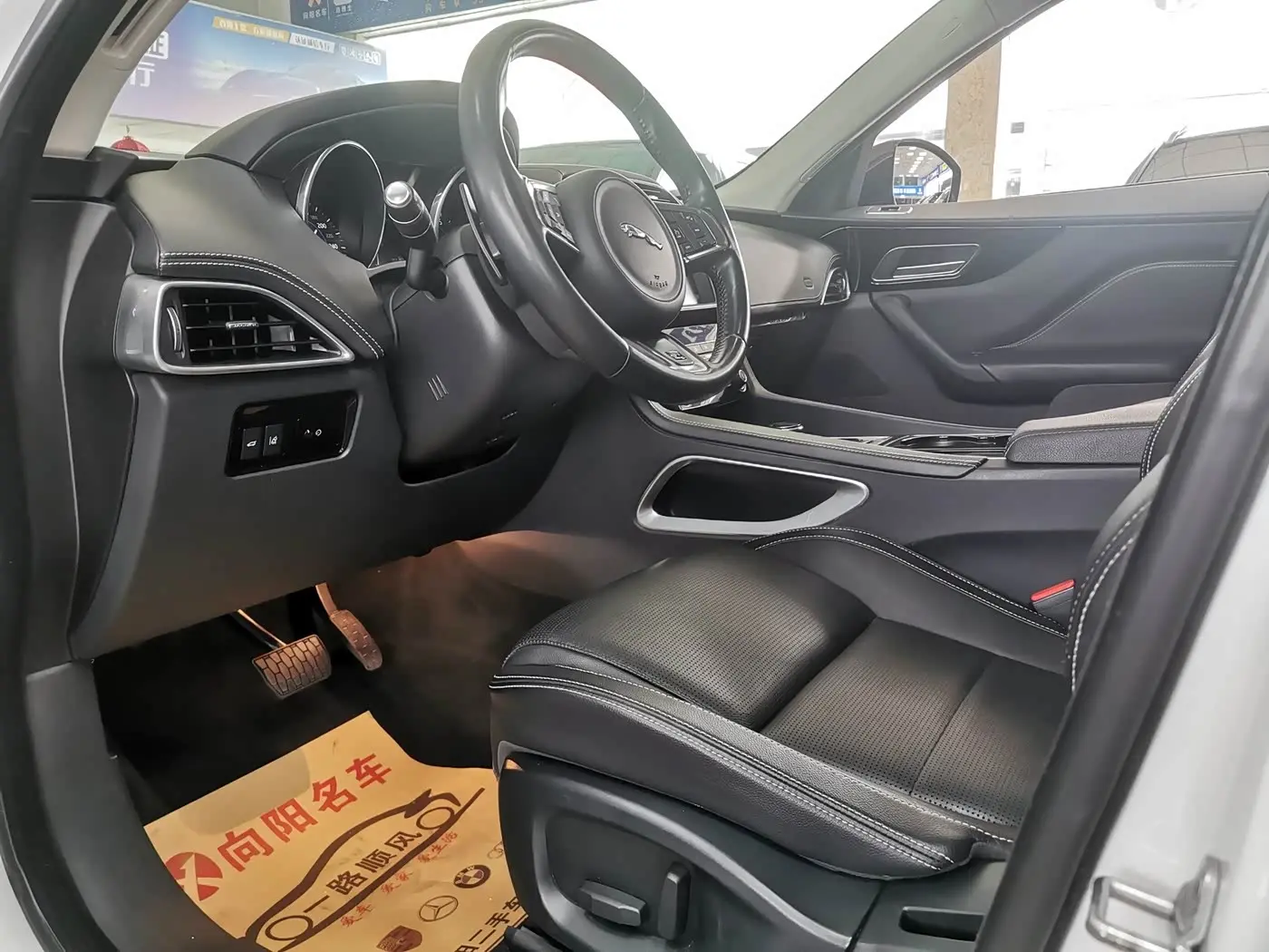 Jaguar F-PACE 2018 — Фото 8/15