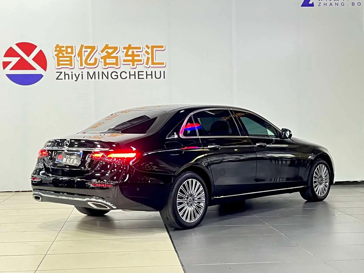 Mercedes-Benz E-Class 2023 — Photo 13/14