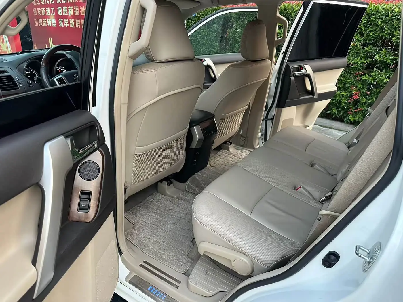 Toyota Prado 2012 — Photo 13/14