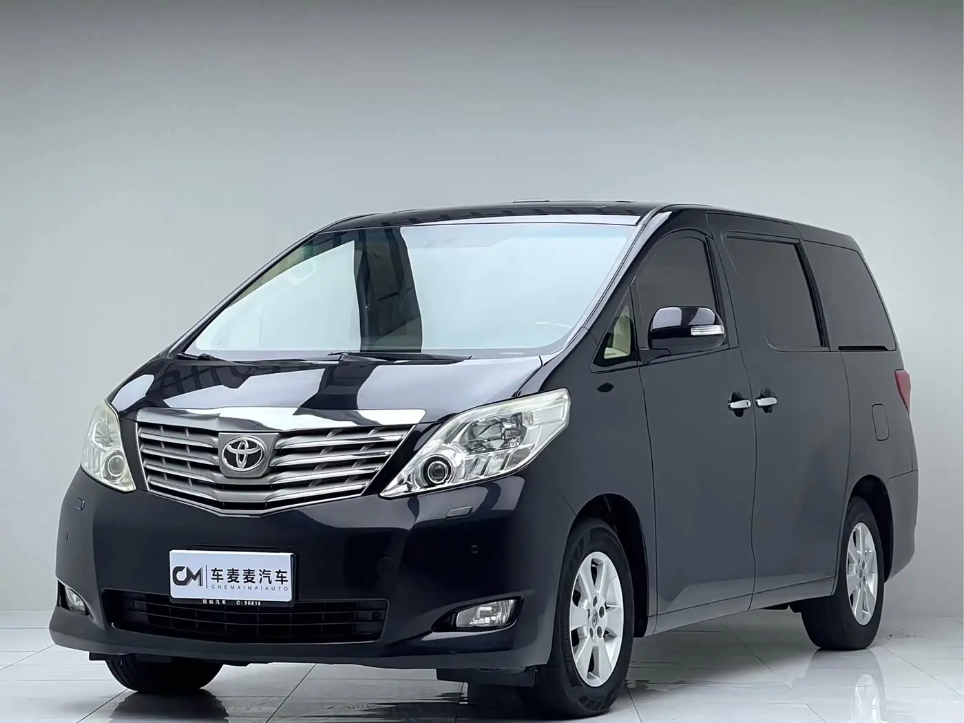 Toyota Alphard 2011 — Photo 1/15