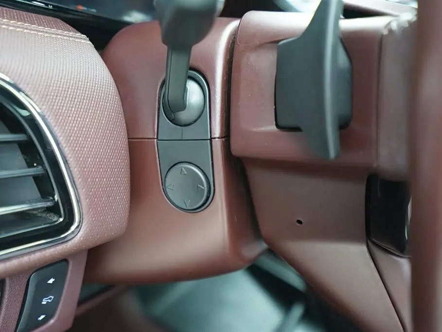 Lincoln Navigator 2022 — Photo 7/18