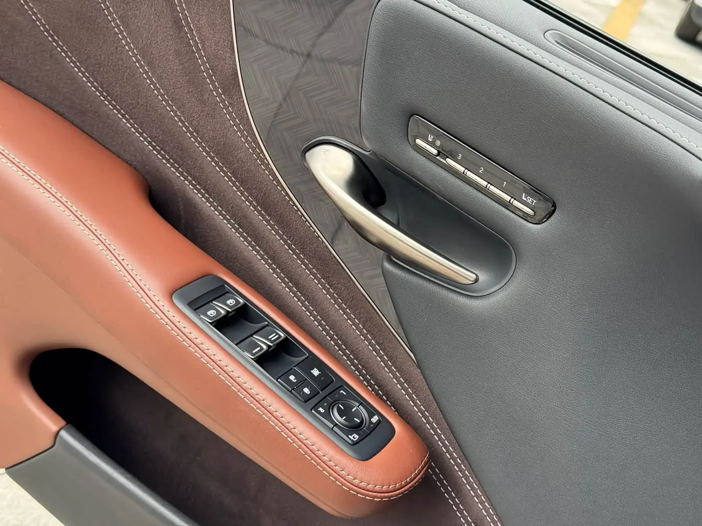 Lexus LS 2019 — Şəkil 14/15