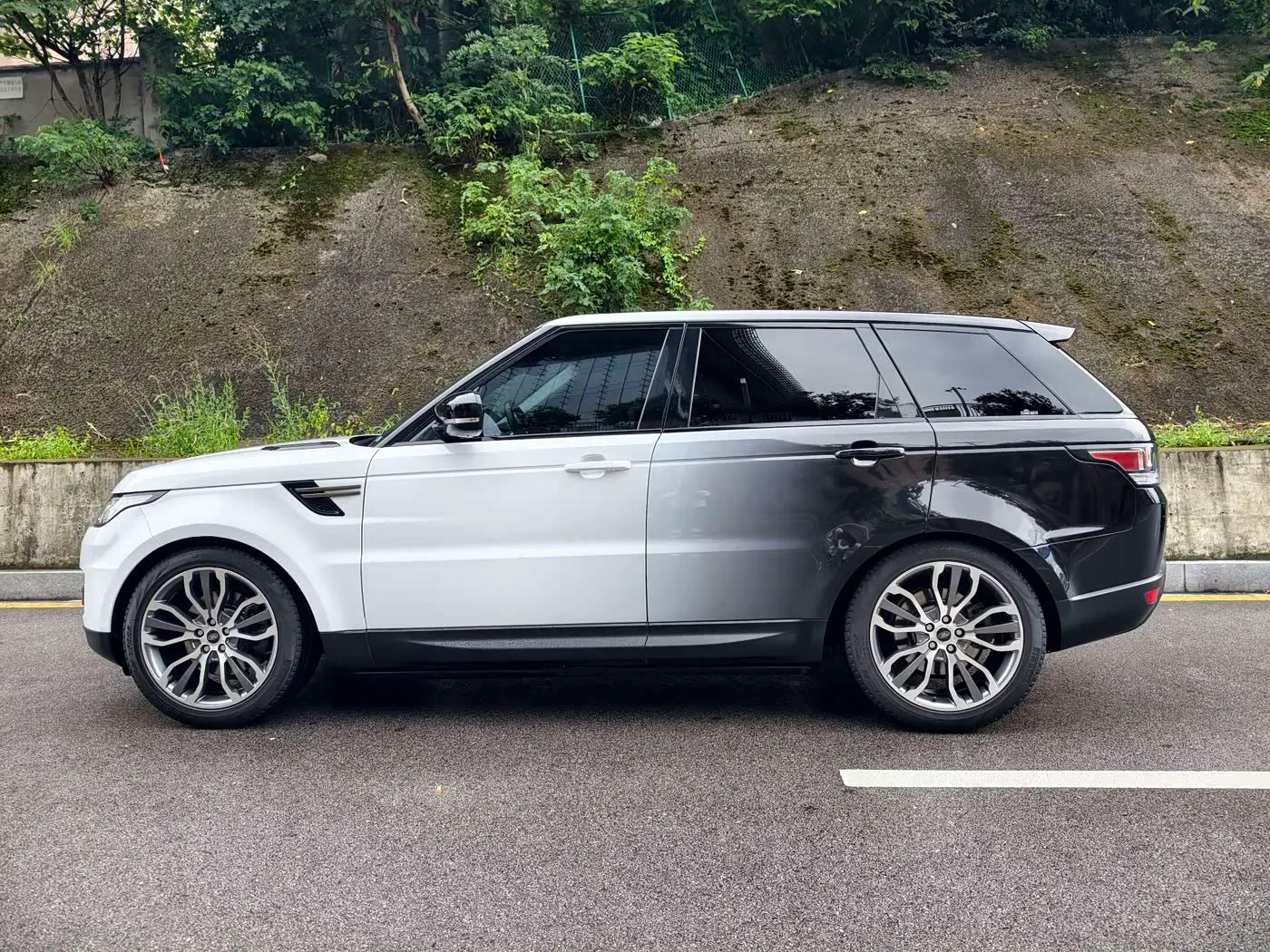 Land Rover Range Rover Sport 2018 — Photo 7/17