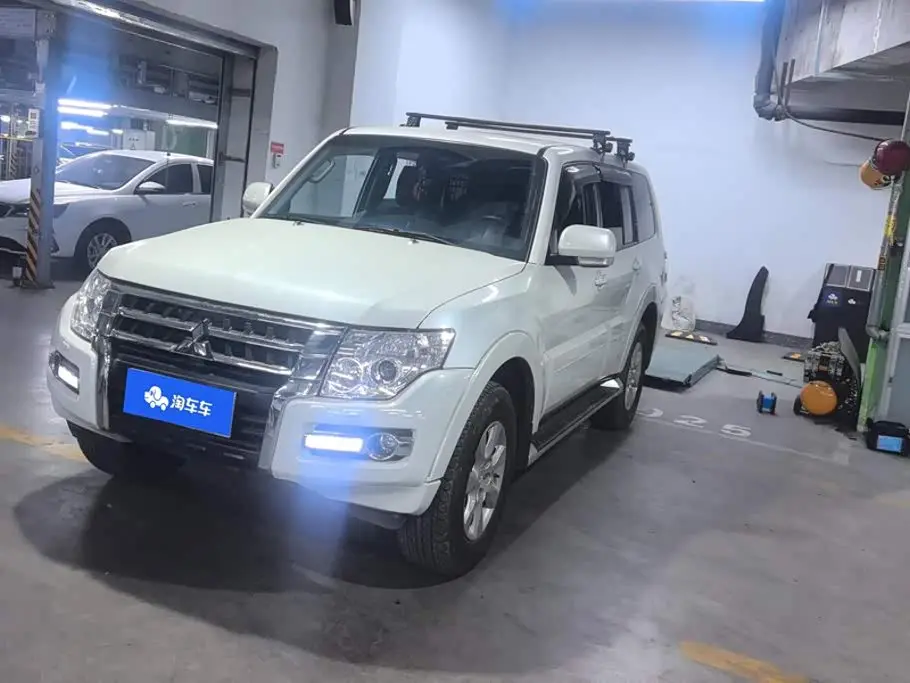 Mitsubishi Pajero 2016 — Şəkil 1/16
