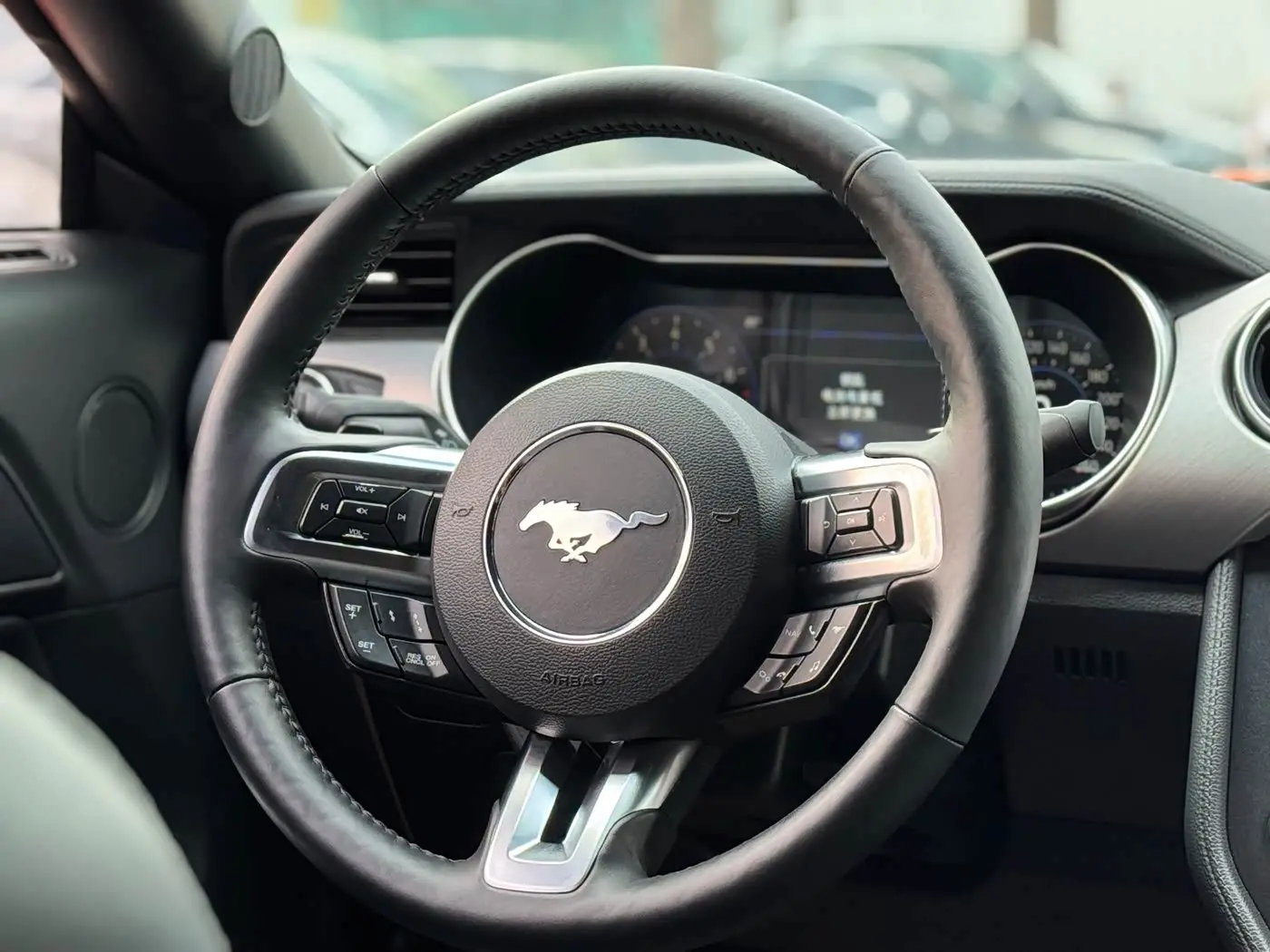 Ford Mustang 2020 — Фото 11/20