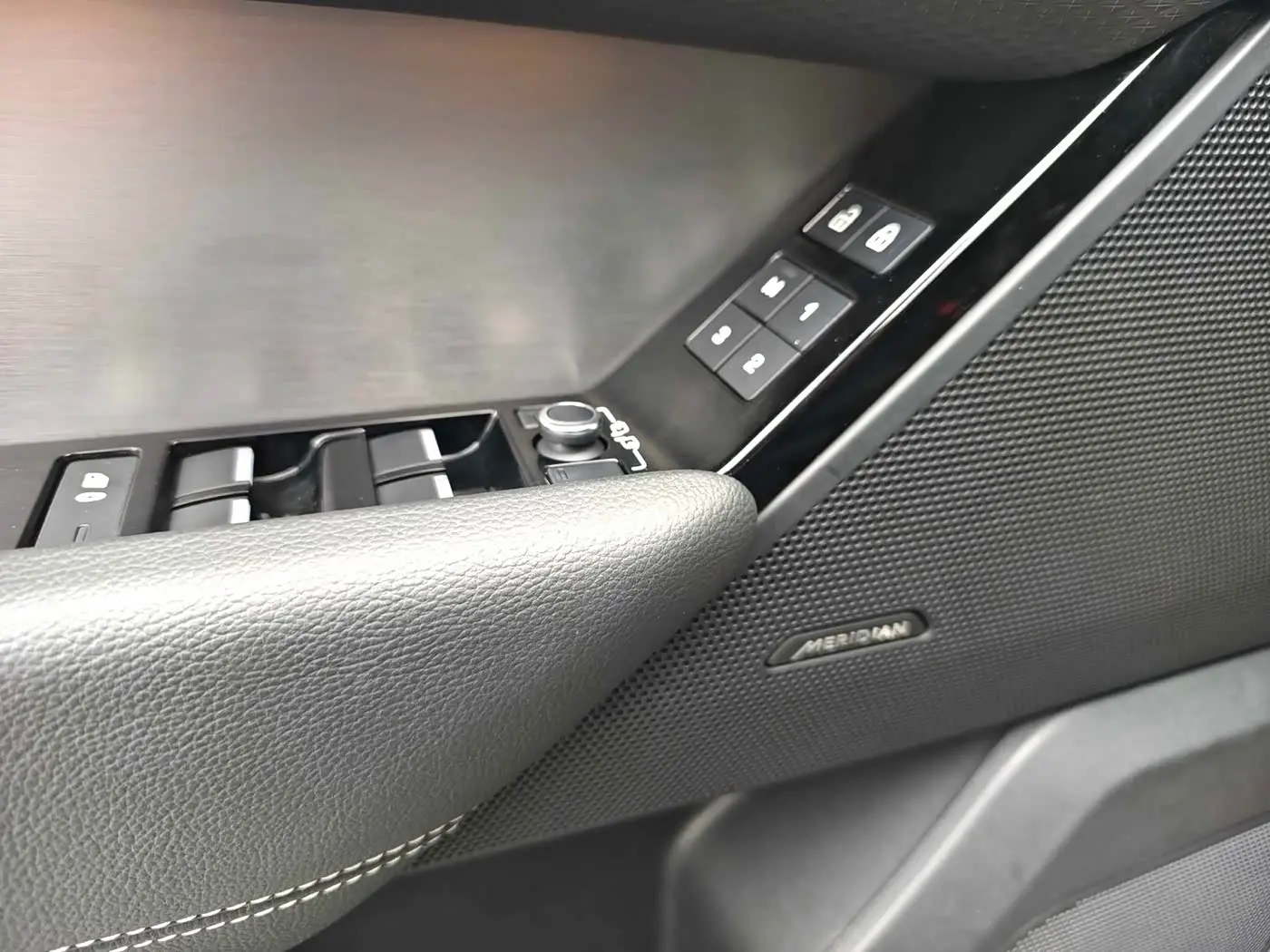 Land Rover Range Rover Velar 2021 — Photo 5/14