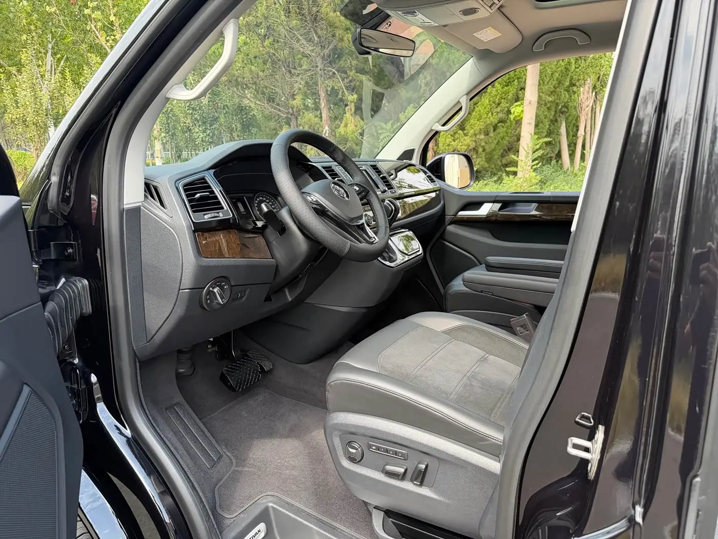 Volkswagen Multivan 2019 — ფოტო 13/20